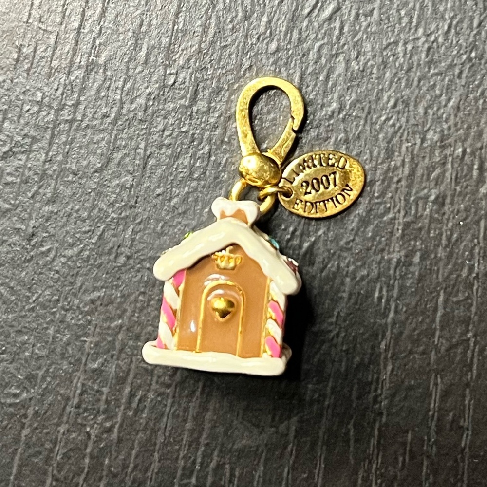 Juicy Couture 2007 Bracelet Charm Gingerbread House limited edition - Picture 8 of 8
